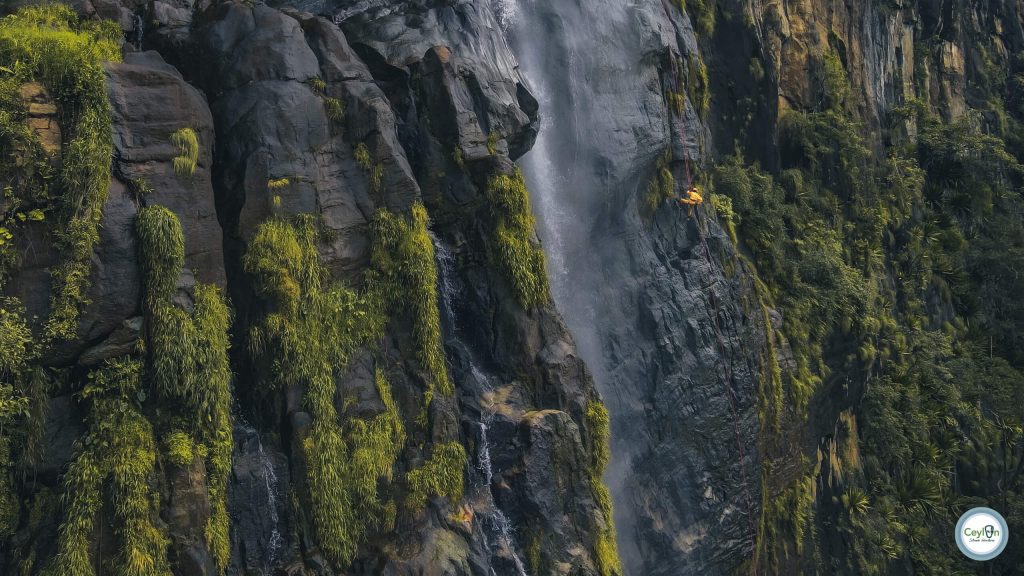 Abseiling Diyaluma Falls, Haputhale