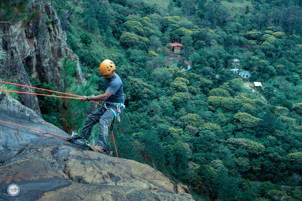 abseiling Diyaluma